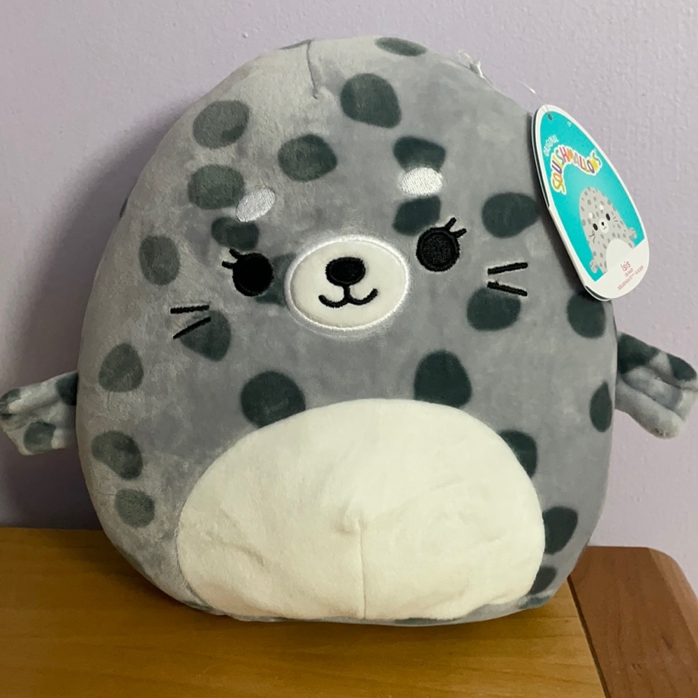 Isis the Seal 8” Squishmallow🖤